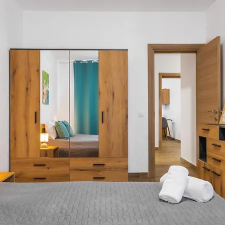 La Dolce Vita ~ New 1-bedroom Flat With Balcony Apartmán