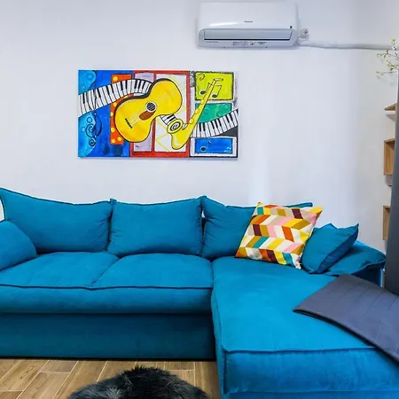 La Dolce Vita ~ New 1-bedroom Flat With Balcony *