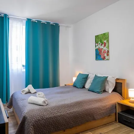 La Dolce Vita ~ New 1-bedroom Flat With Balcony